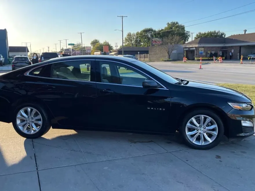 2020 Chevrolet Malibu 1LT photo 1