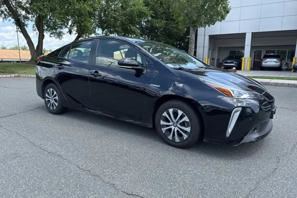 2019 Toyota Prius XLE AWD-e photo 1