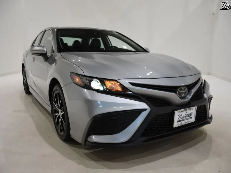 2024 Toyota Camry SE photo 1