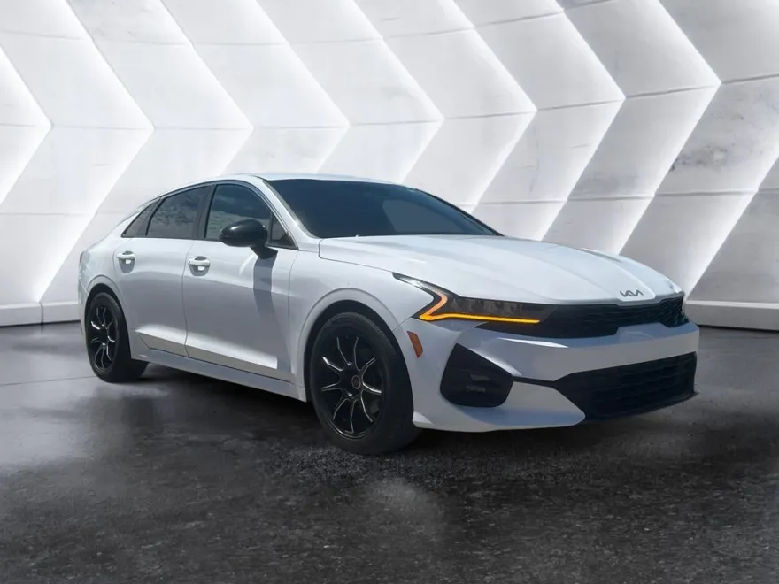 2022 Kia K5 GT-Line photo 1