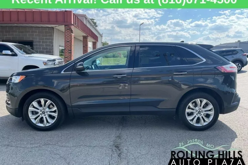 2021 Ford Edge Titanium photo 1
