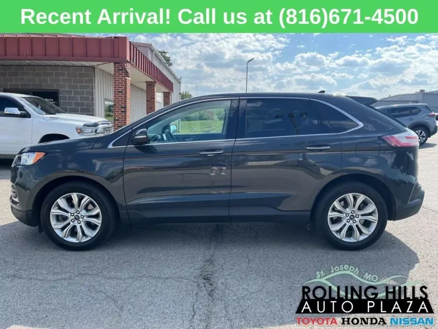 2021 Ford Edge Titanium photo 1