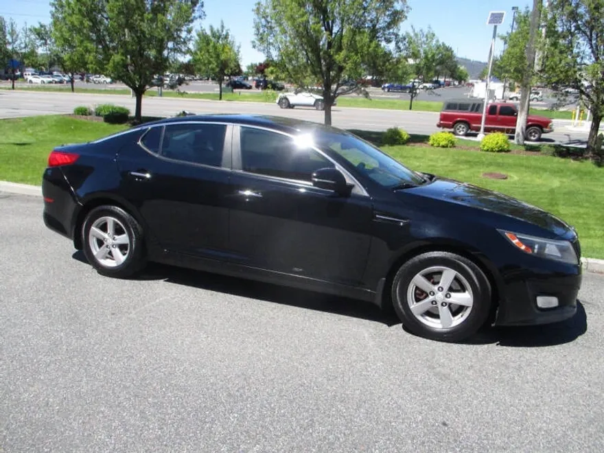 2015 Kia Optima LX photo 1