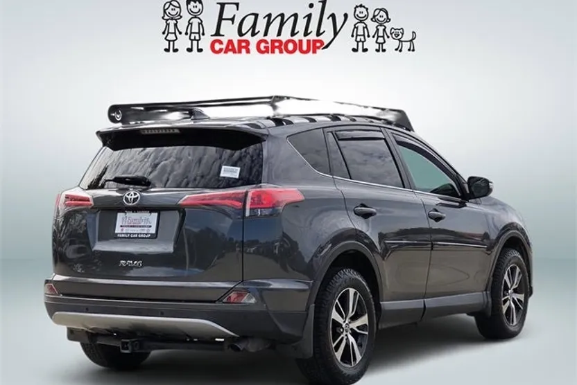 2018 Toyota RAV4 Adventure XLE photo 1