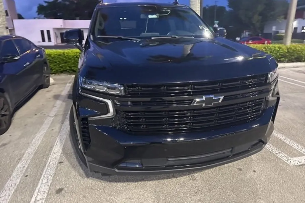 2023 Chevrolet Suburban RST photo 1