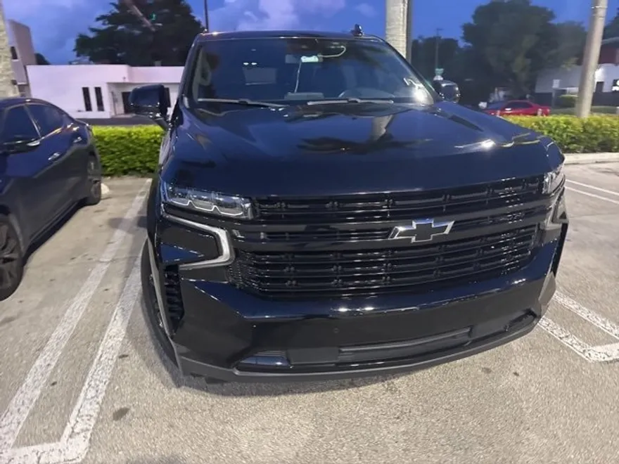 2023 Chevrolet Suburban RST photo 1