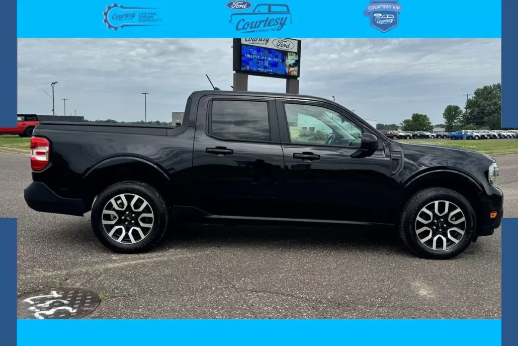 2023 Ford Maverick Lariat photo 1