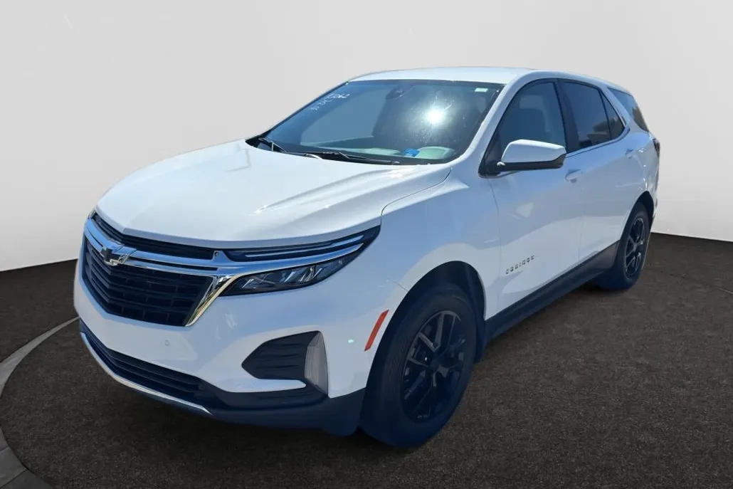 2023 Chevrolet Equinox LT photo 1