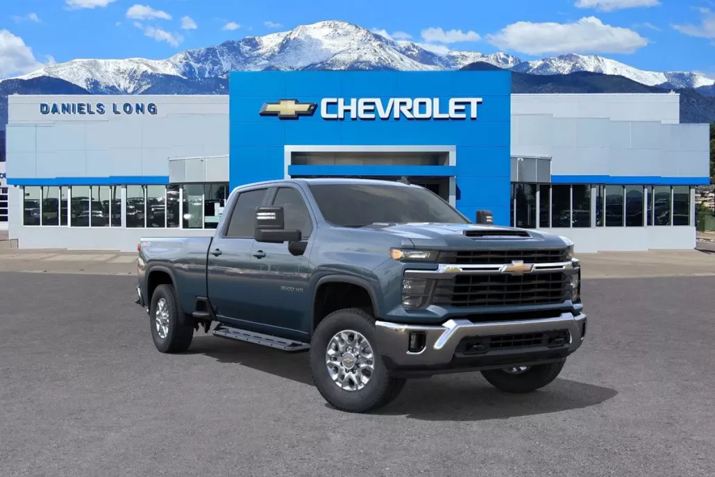 2026 Chevrolet Silverado 3500HD LT photo 1