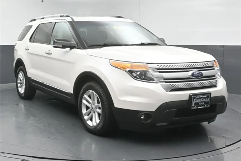 2015 Ford Explorer XLT photo 1