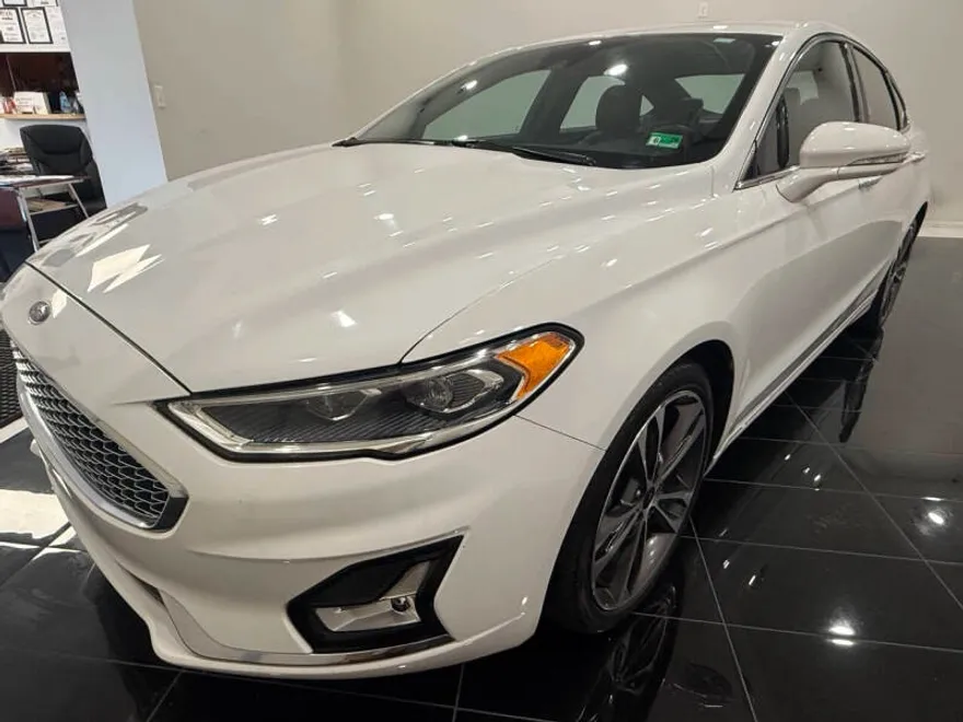 2019 Ford Fusion Titanium photo 1