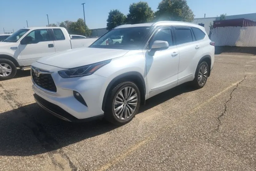 2022 Toyota Highlander Hybrid Platinum photo 1
