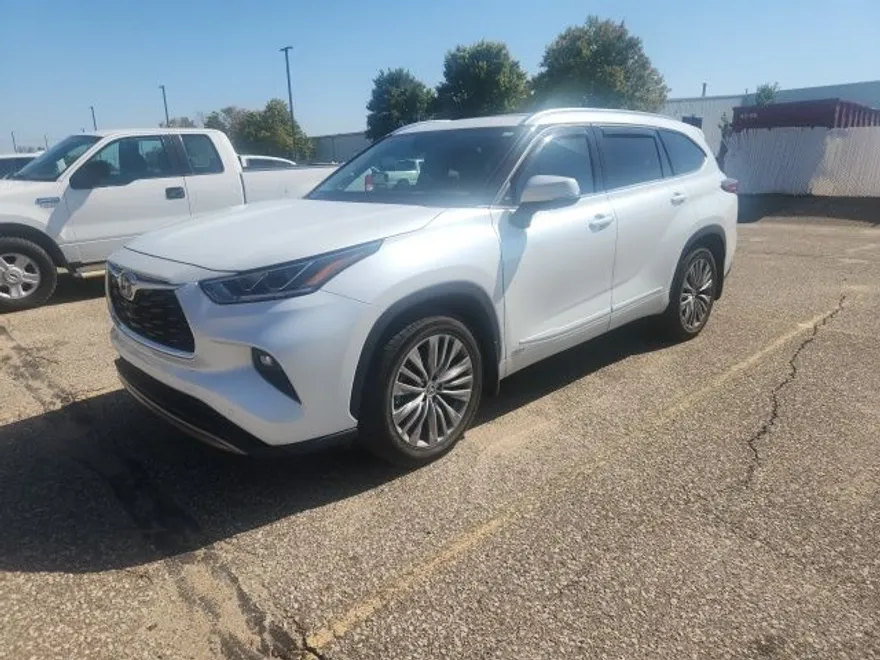 2022 Toyota Highlander Hybrid Platinum photo 1