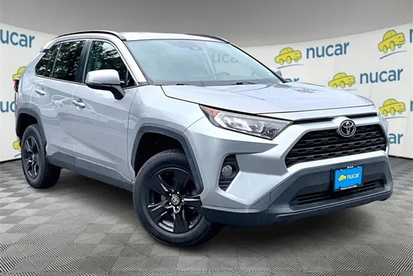 2021 Toyota RAV4 XLE photo 1