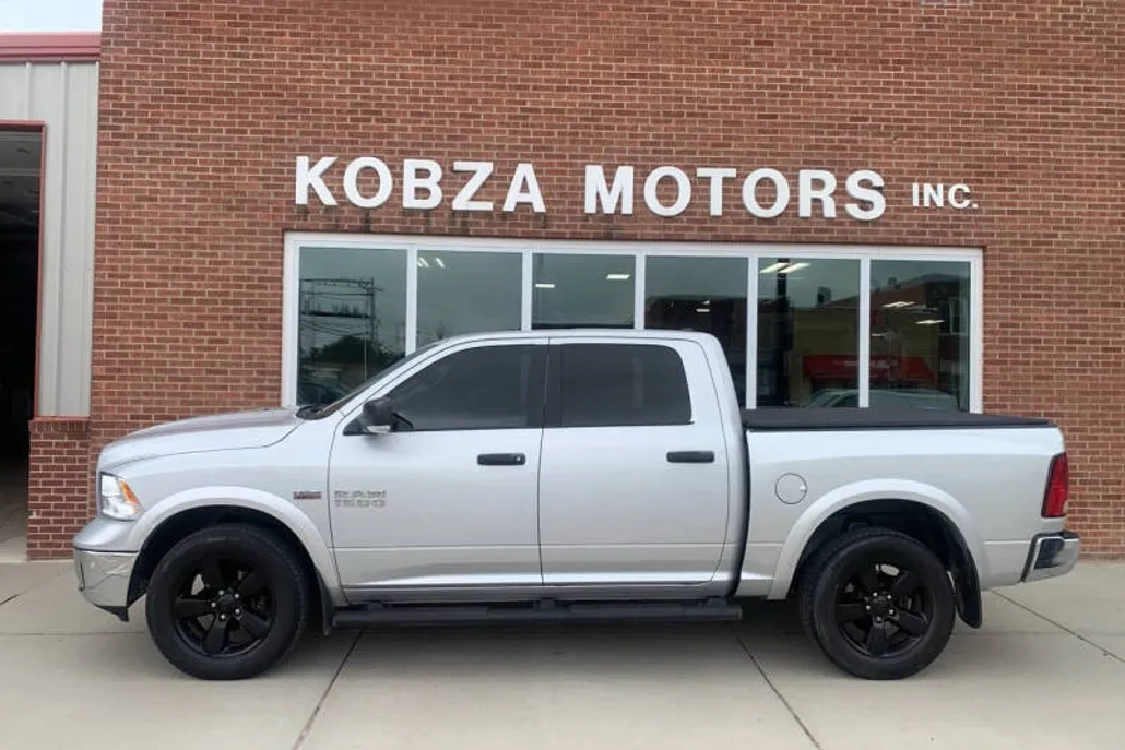 2017 Ram 1500 SLT photo 1