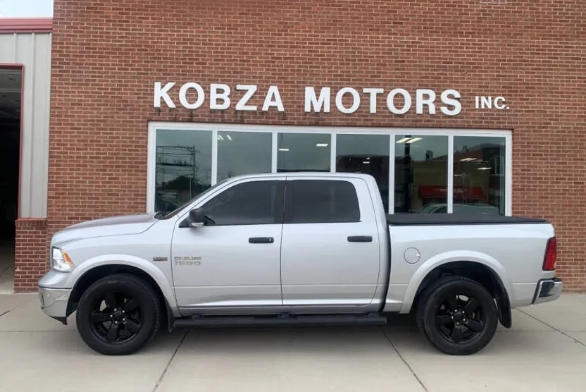 2017 Ram 1500 SLT photo 1