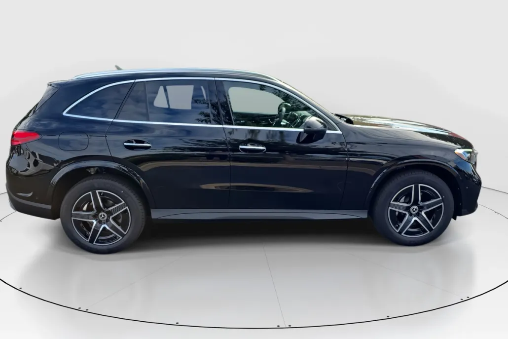 2026 Mercedes Benz GLC 300 photo 1