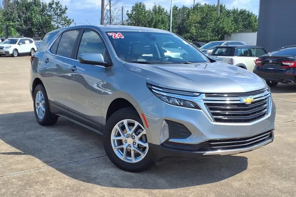 2024 Chevrolet Equinox LT photo 1