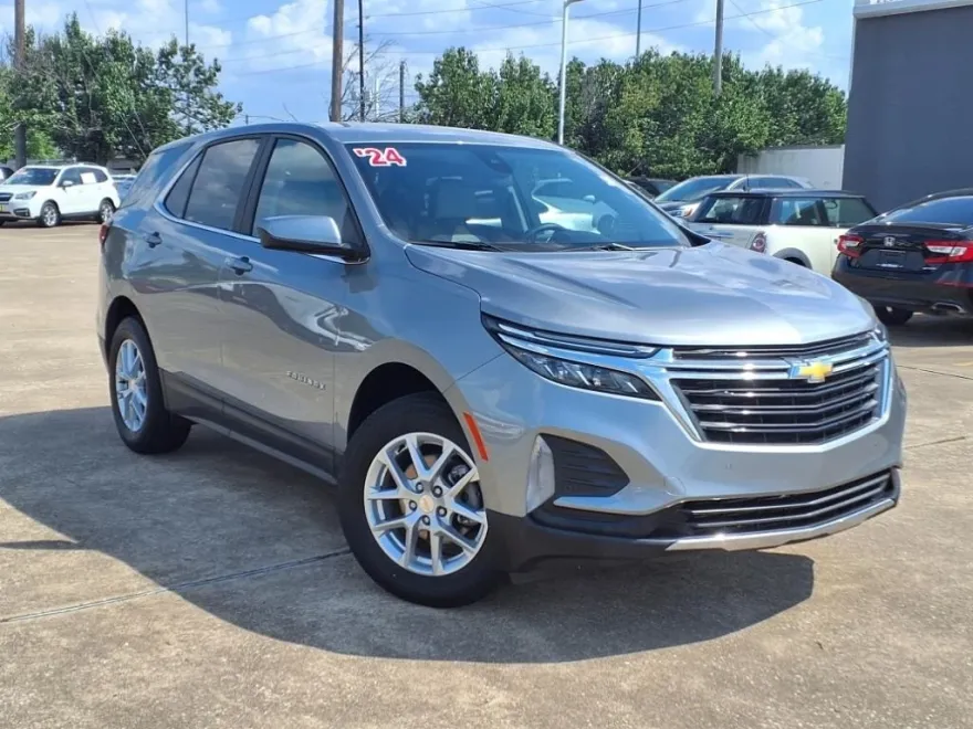 2024 Chevrolet Equinox LT photo 1