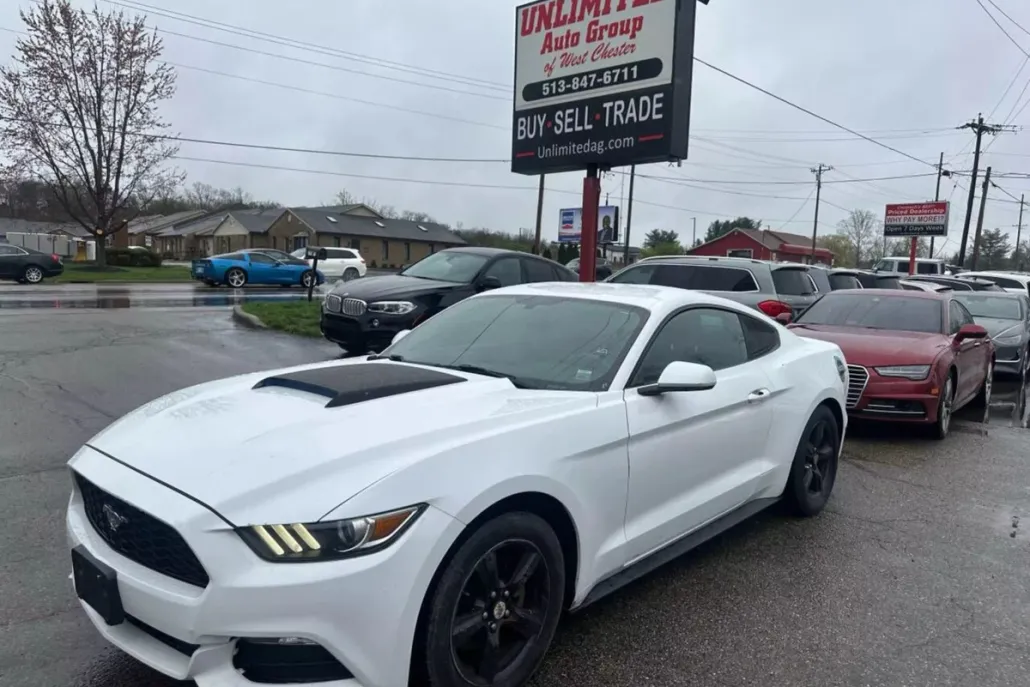 2017 Ford Mustang V6 photo 1