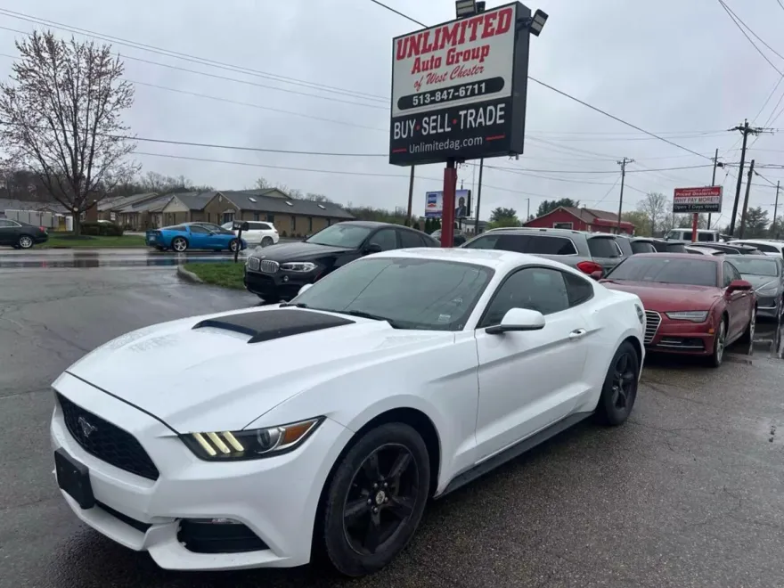 2017 Ford Mustang V6 photo 1
