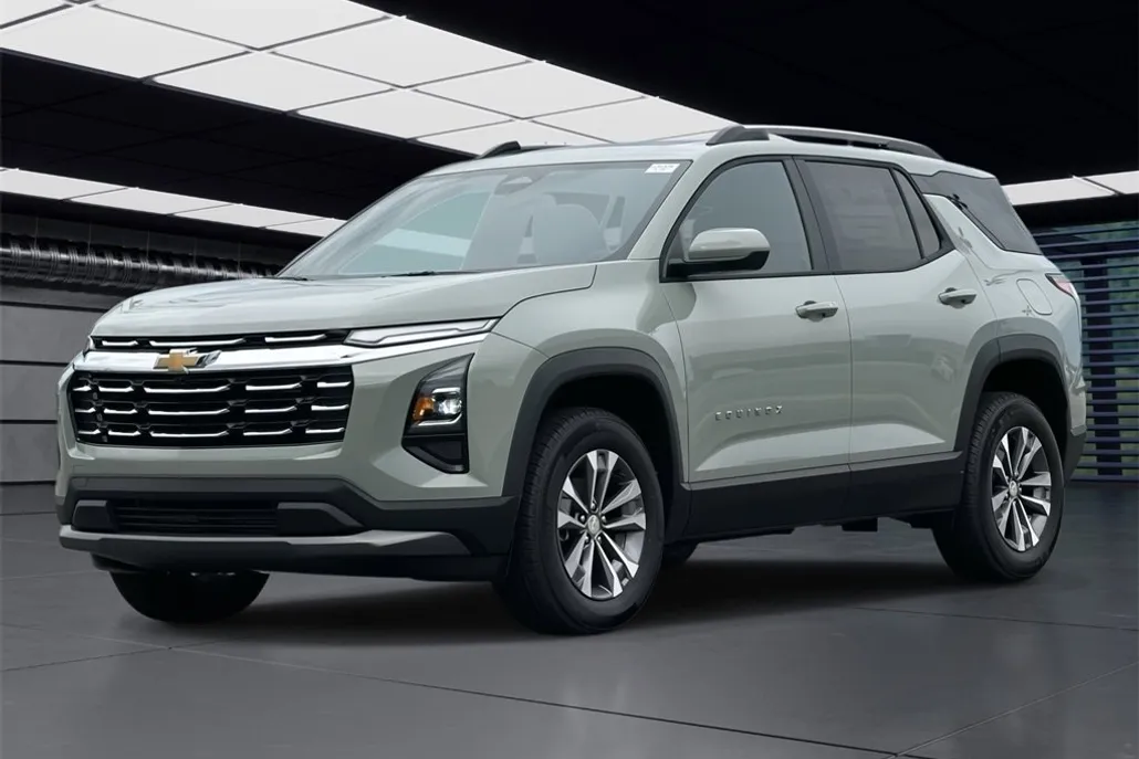 2026 Chevrolet Equinox LT photo 1