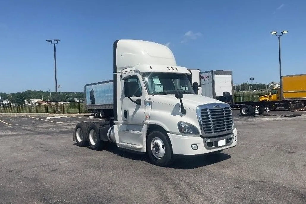 2019 Freightliner Cascadia 125" Sleeper Cab photo 1