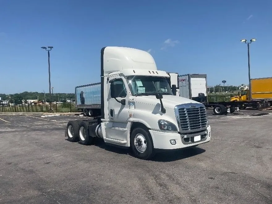 2019 Freightliner Cascadia 125" Sleeper Cab photo 1
