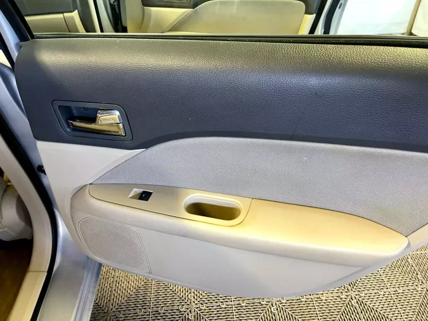 2010 Ford Fusion SE photo 15