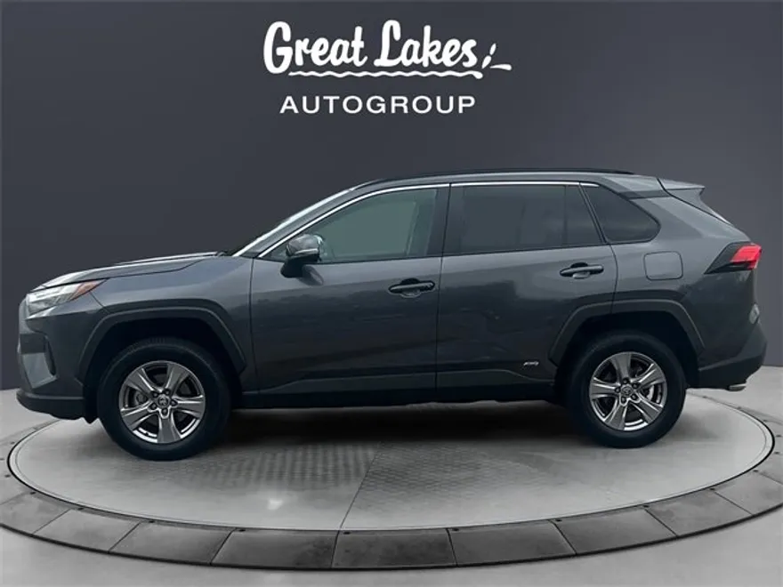 2024 Toyota RAV4 Hybrid XLE photo 1