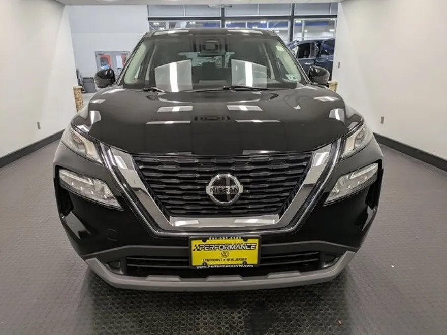 2021 Nissan Rogue SV photo 1