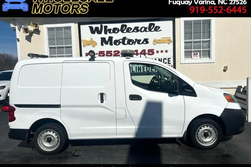2015 Nissan NV200 SV photo 1