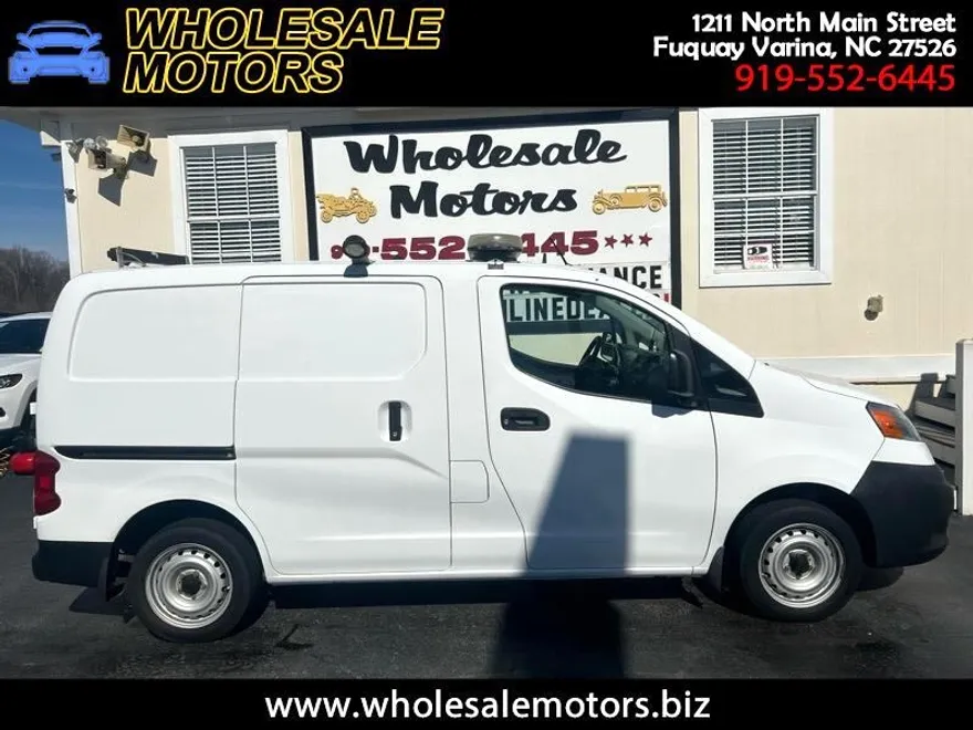 2015 Nissan NV200 SV photo 1