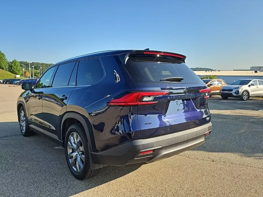 2024 Toyota Grand Highlander Limited photo 1