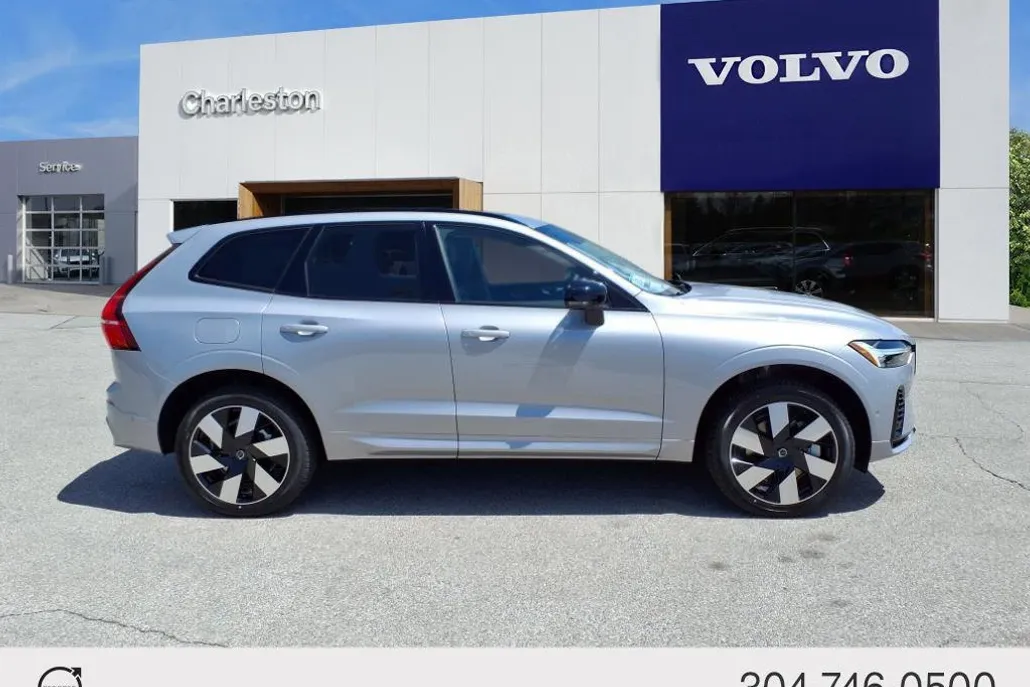 2025 Volvo XC60 Hybrid Plus photo 1