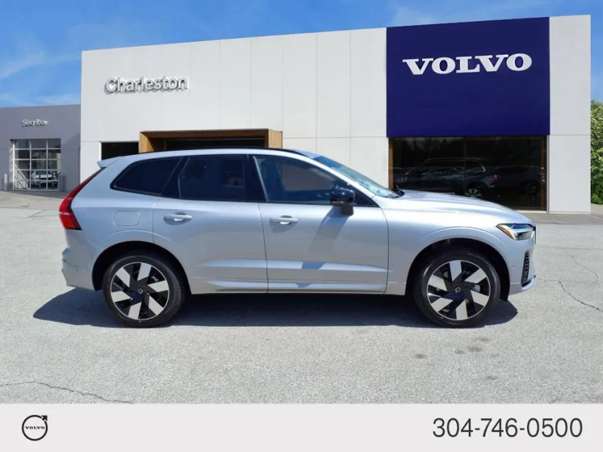 2025 Volvo XC60 Hybrid Plus photo 1