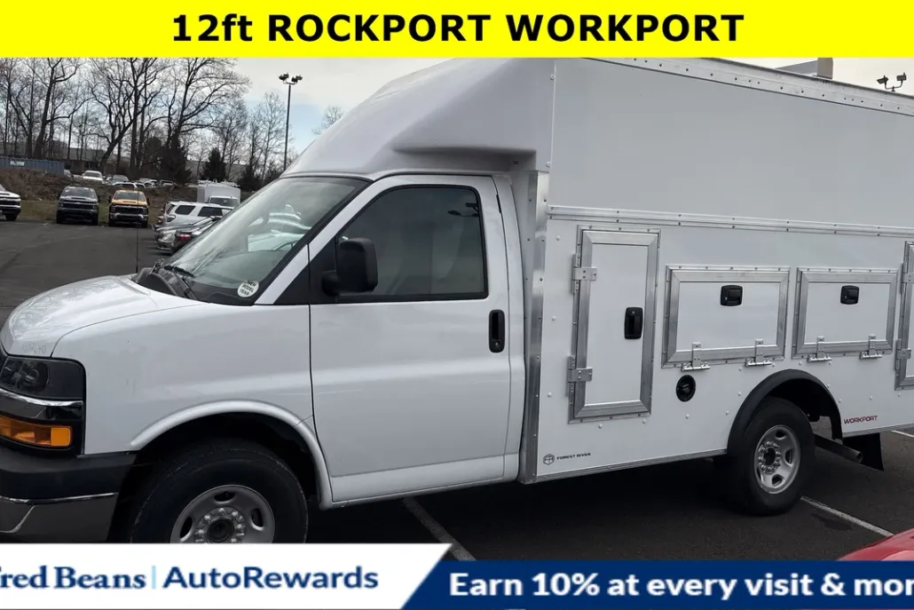 2025 Chevrolet Express 3500 Cutaway Van photo 1