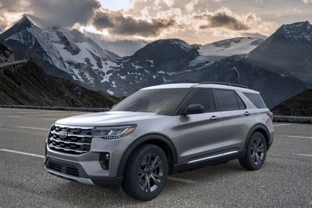 2025 Ford Explorer photo 1