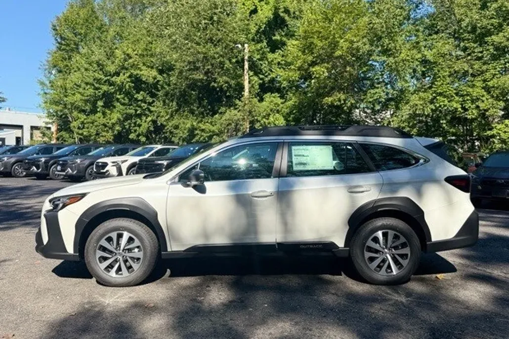 2025 Subaru Outback Base photo 1