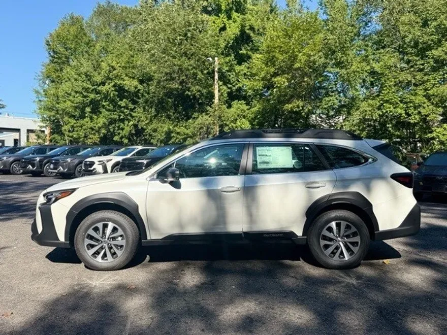 2025 Subaru Outback Base photo 1