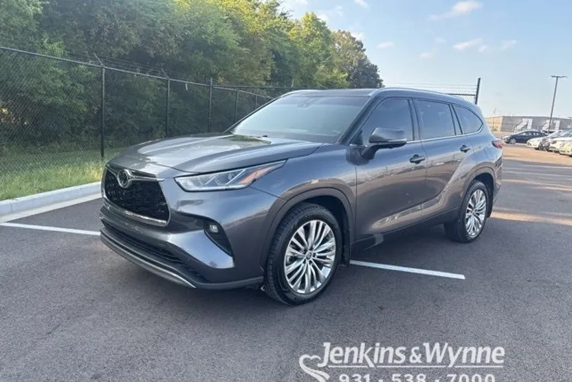 2023 Toyota Highlander Platinum photo 1