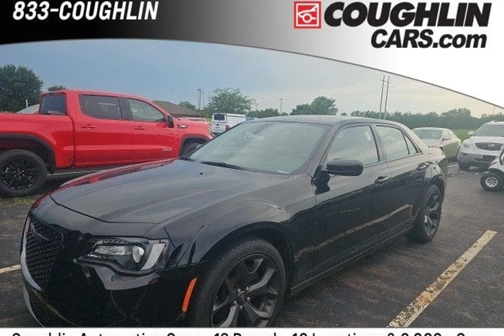 2021 Chrysler 300 Touring photo 1