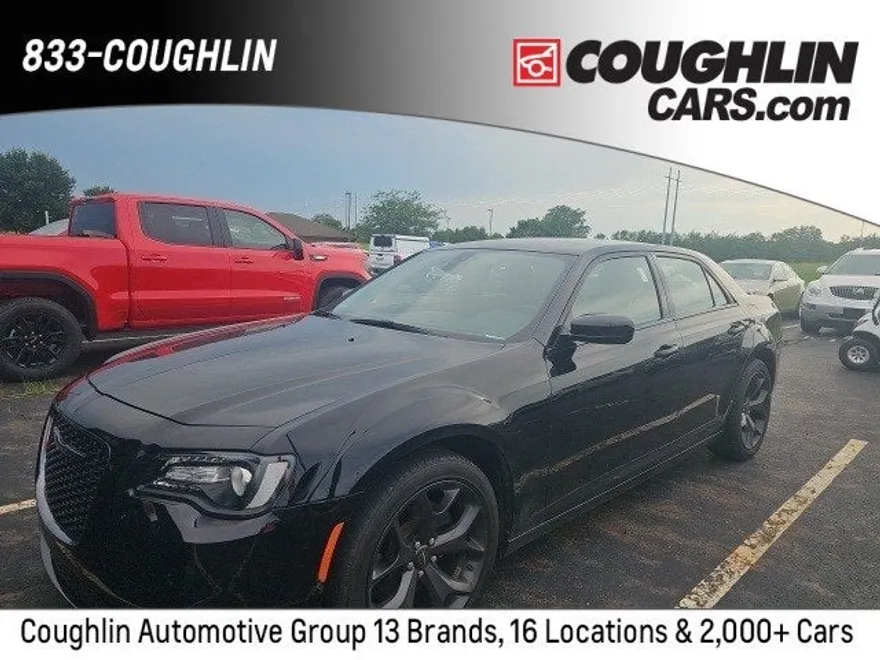 2021 Chrysler 300 Touring photo 1