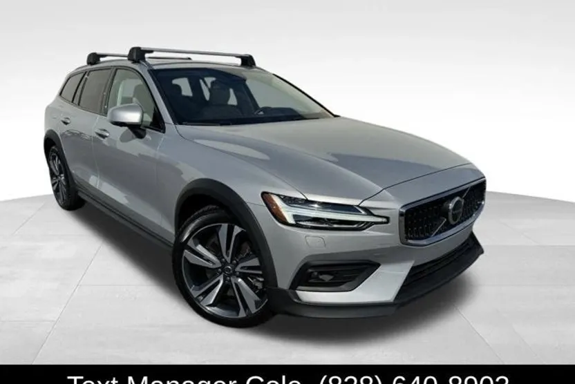 2024 Volvo V60 Cross Country Plus photo 1
