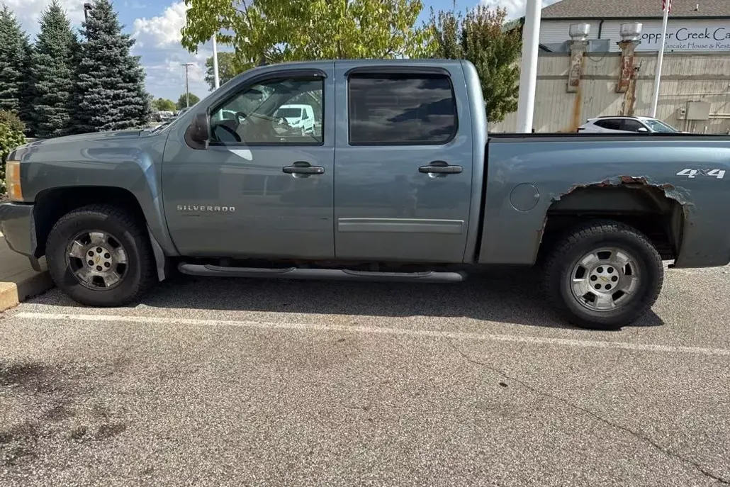 2011 Chevrolet Silverado 1500 LT photo 1