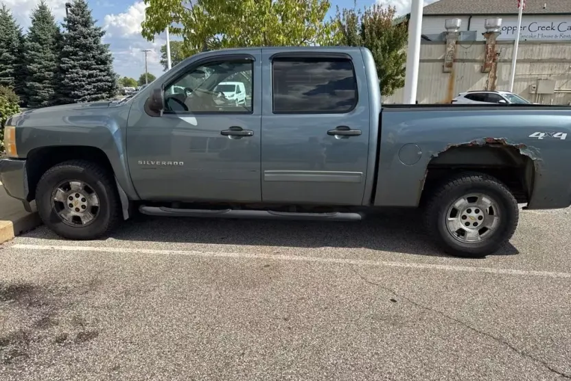 2011 Chevrolet Silverado 1500 LT photo 1