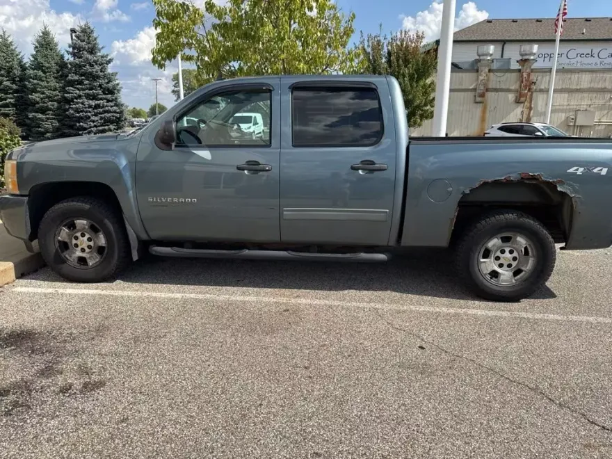 2011 Chevrolet Silverado 1500 LT photo 1