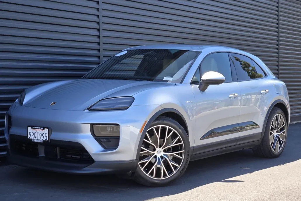 2024 Porsche Macan Electric 4 photo 1