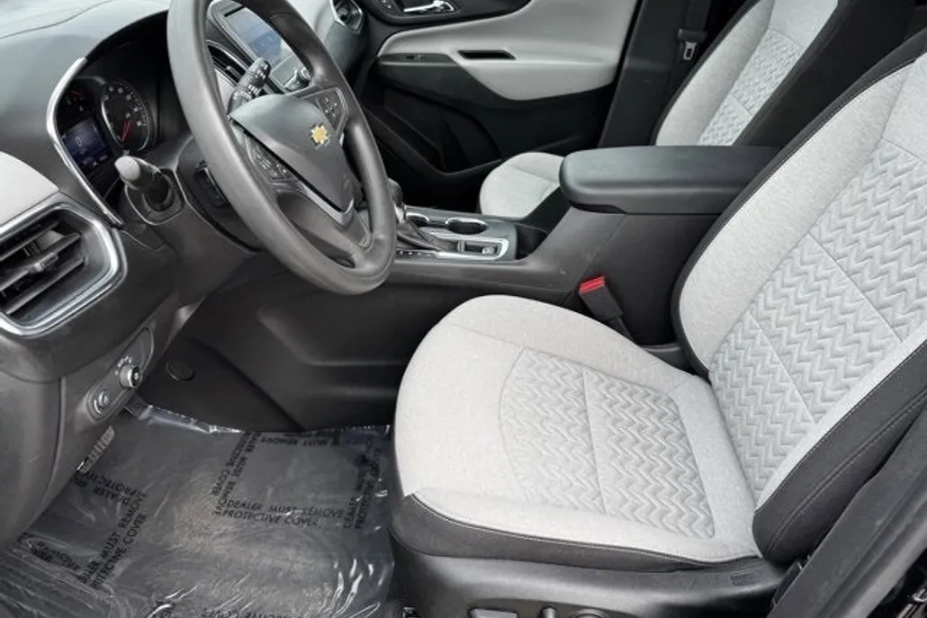 2023 Chevrolet Equinox LT photo 1