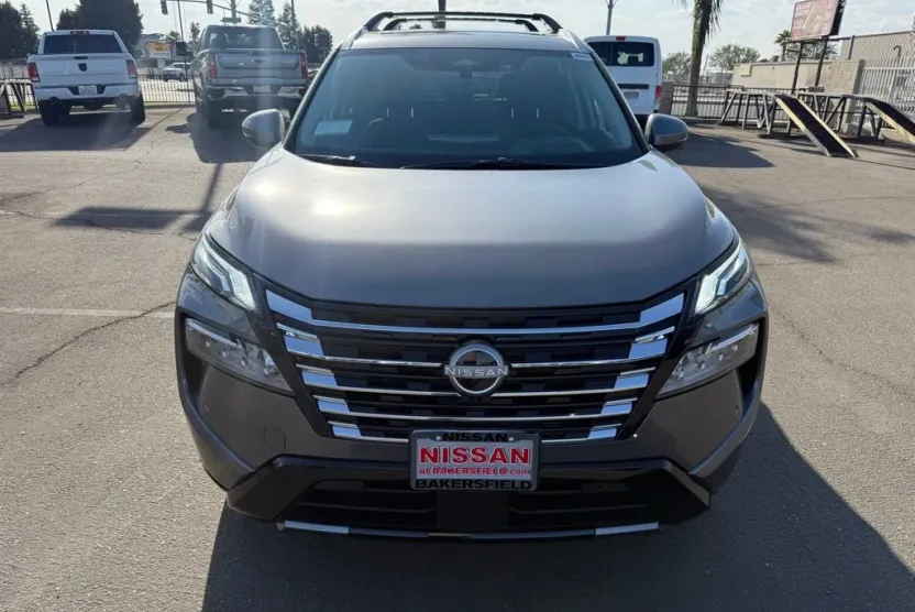 2026 Nissan Rogue Platinum photo 1